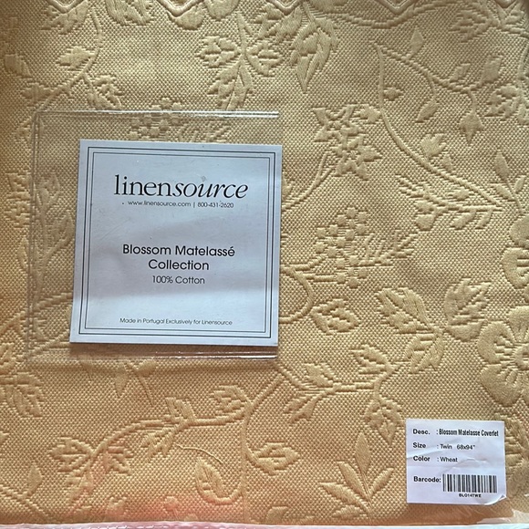 Twin size Blossom Matelasse Coverlet - Picture 1 of 4